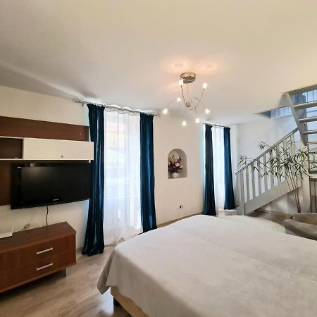 Happy House Appartamento Braşov Esterno foto