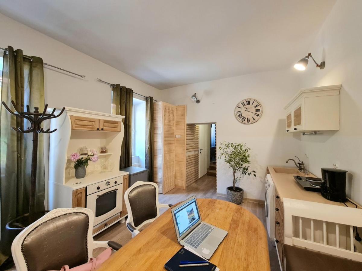 Happy House Appartamento Braşov Esterno foto