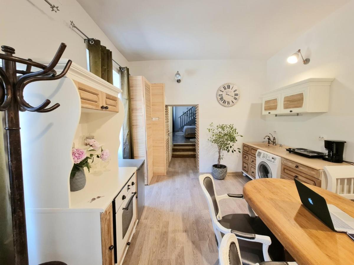 Happy House Appartamento Braşov Esterno foto