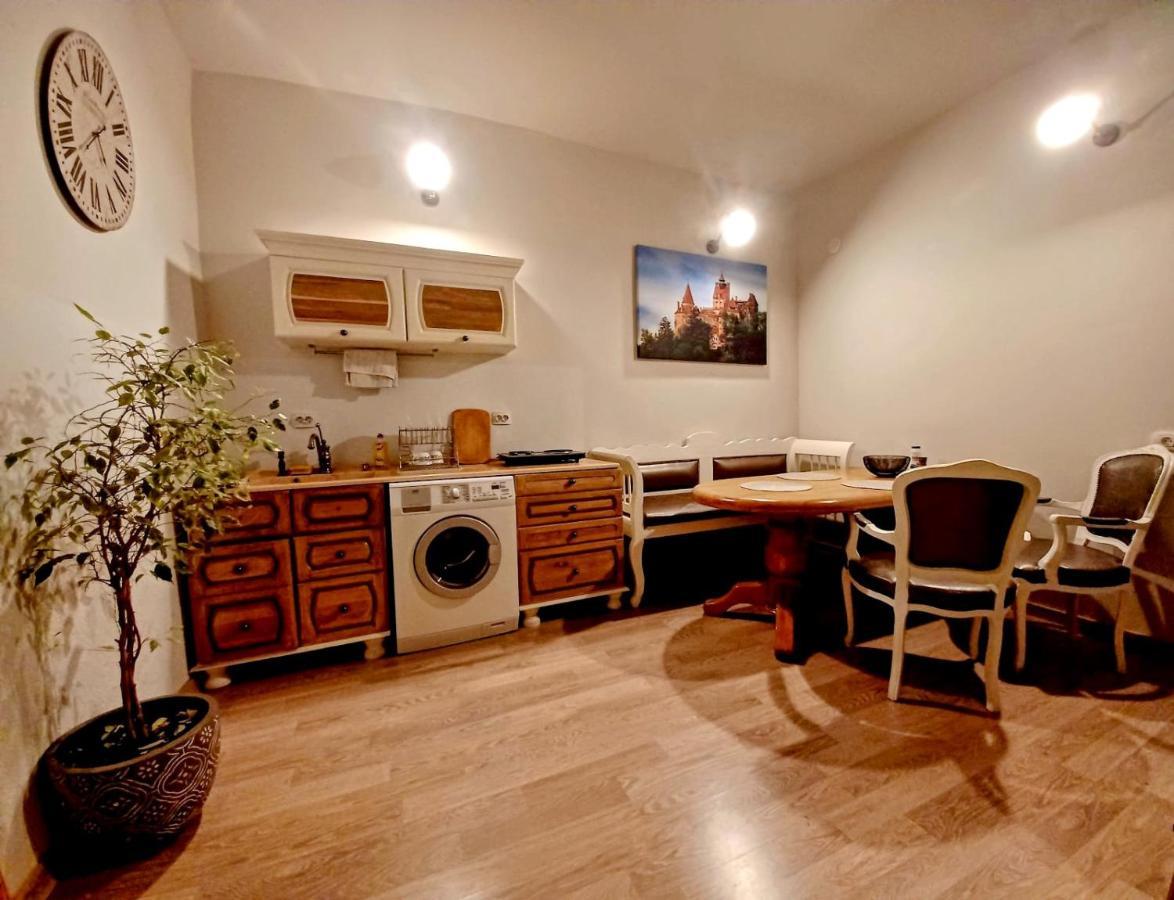 Happy House Appartamento Braşov Esterno foto