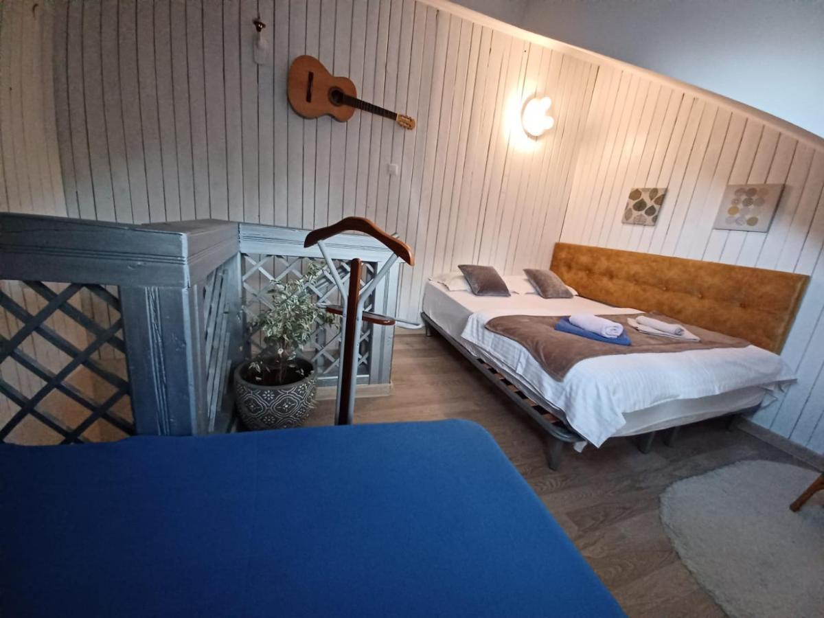 Happy House Appartamento Braşov Esterno foto