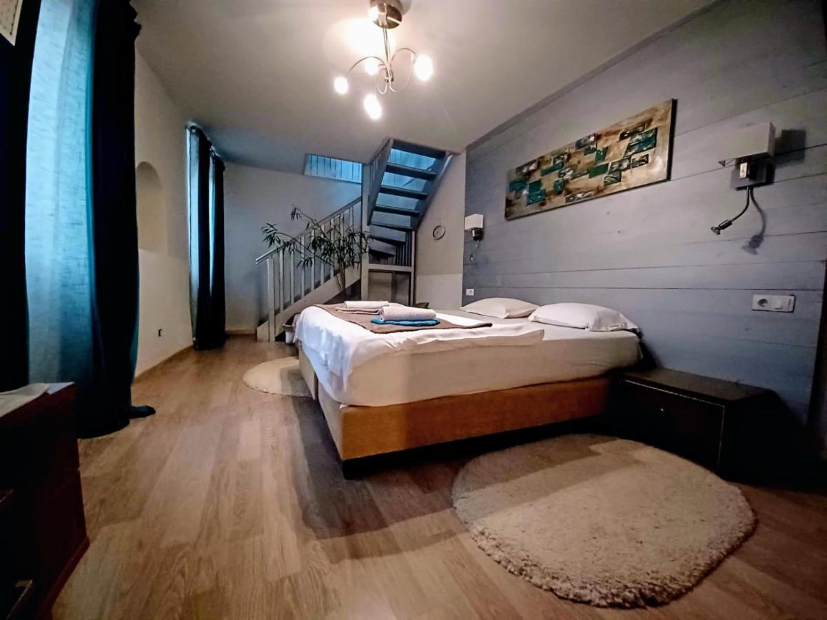 Happy House Appartamento Braşov Esterno foto